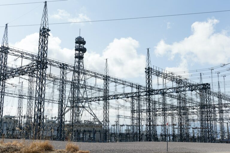 Sähköpula – mitä se tarkoittaa ja mitkä ovat sen vaikutukset?