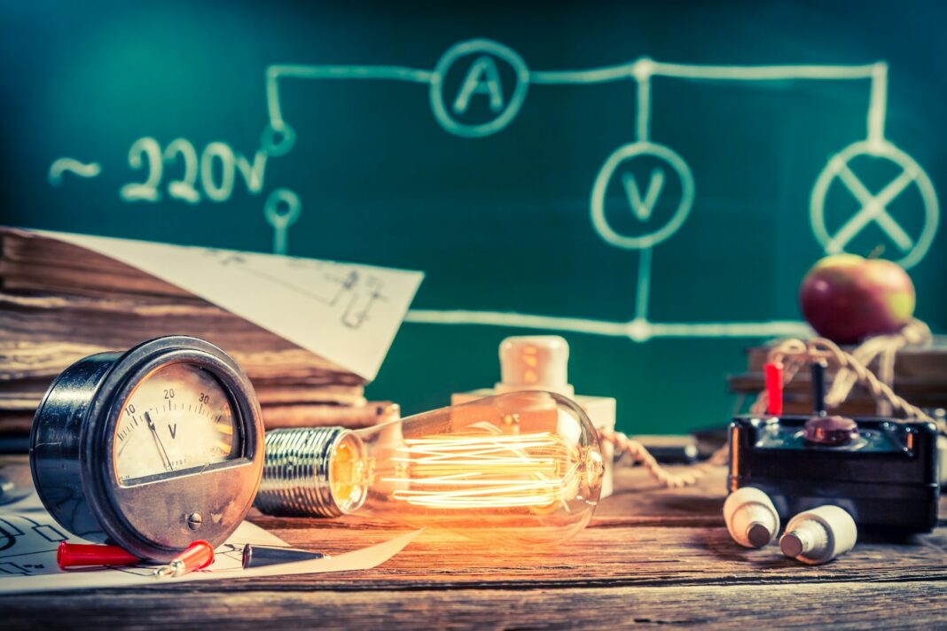 Testing and measuring of electricity consumption by a light bulb