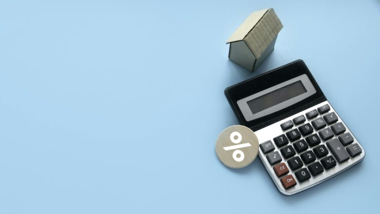 Prosenttilasku on olennainen taito monilla eri elämänalueilla, ja prosenttilaskurin avulla voi helpottaa ja nopeuttaa laskemista.