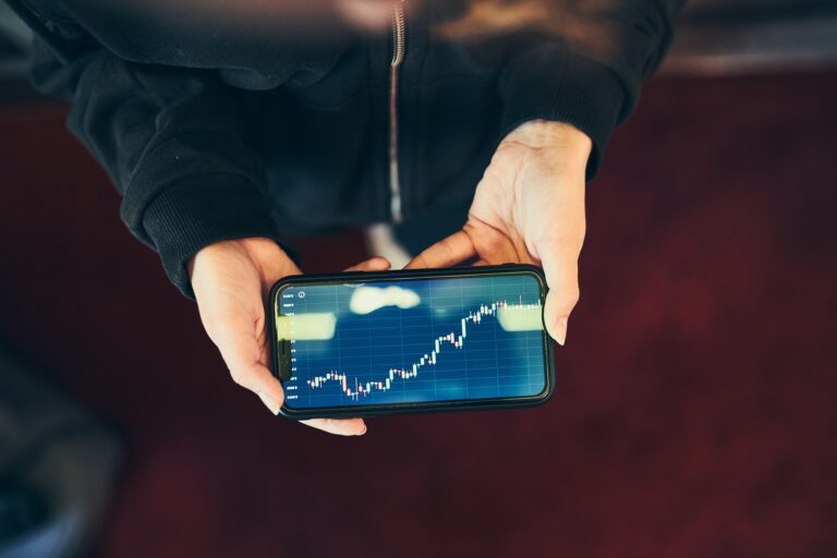 Miten sijoittaminen pienillä summilla käytännössä onnistuu?